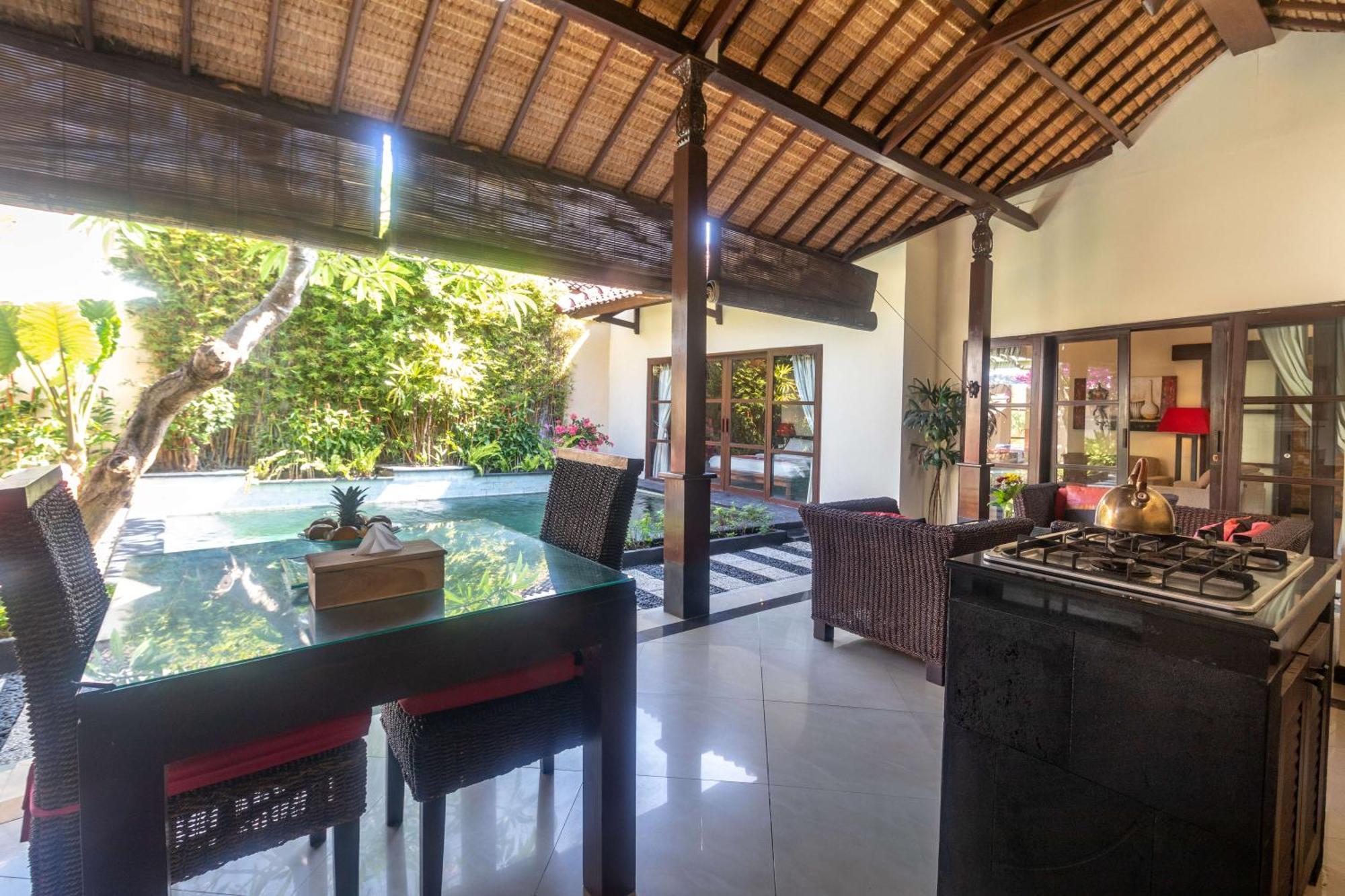 Aleesha Villas&Suites Sanur Esterno foto