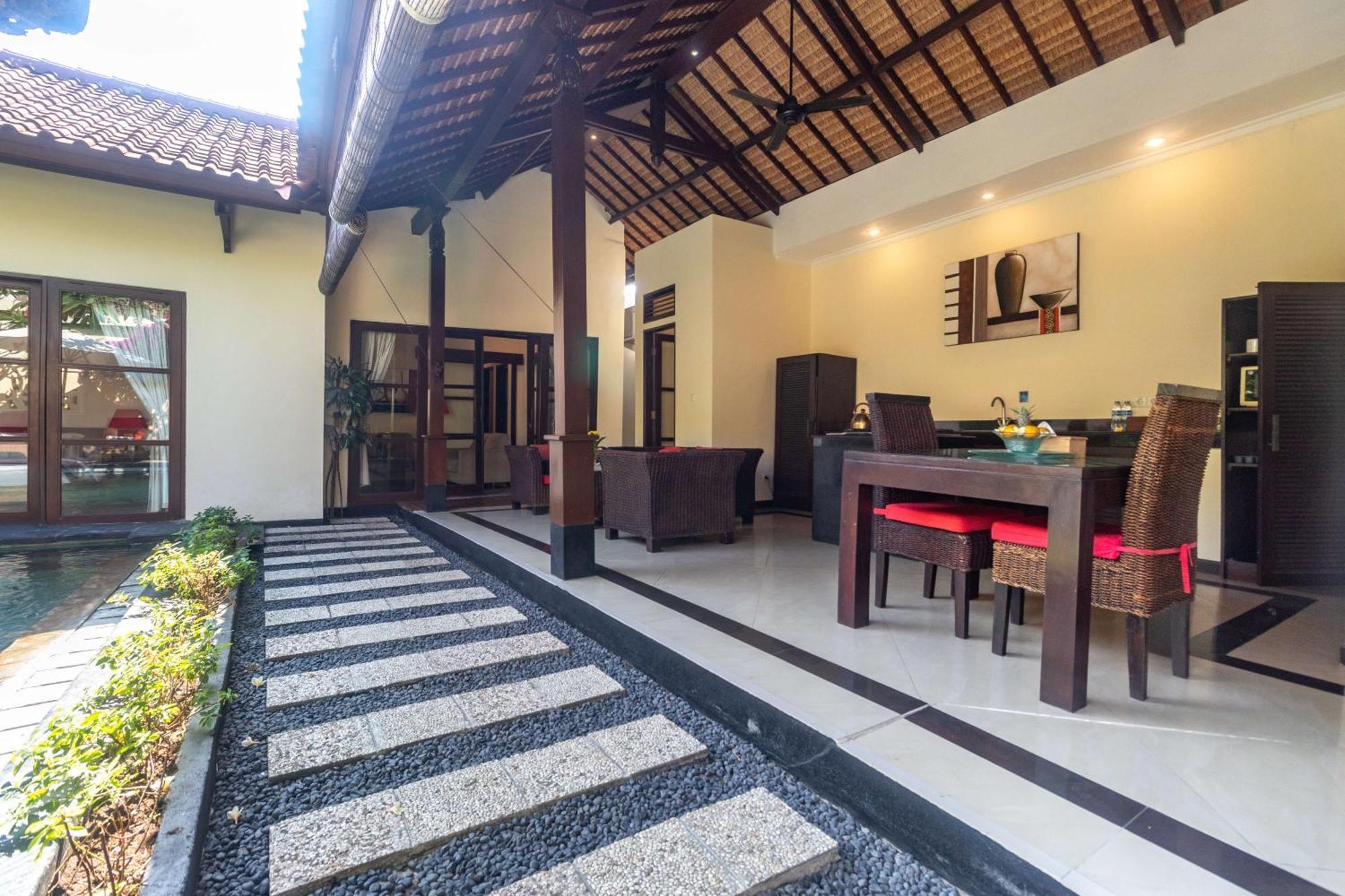 Aleesha Villas&Suites Sanur Esterno foto