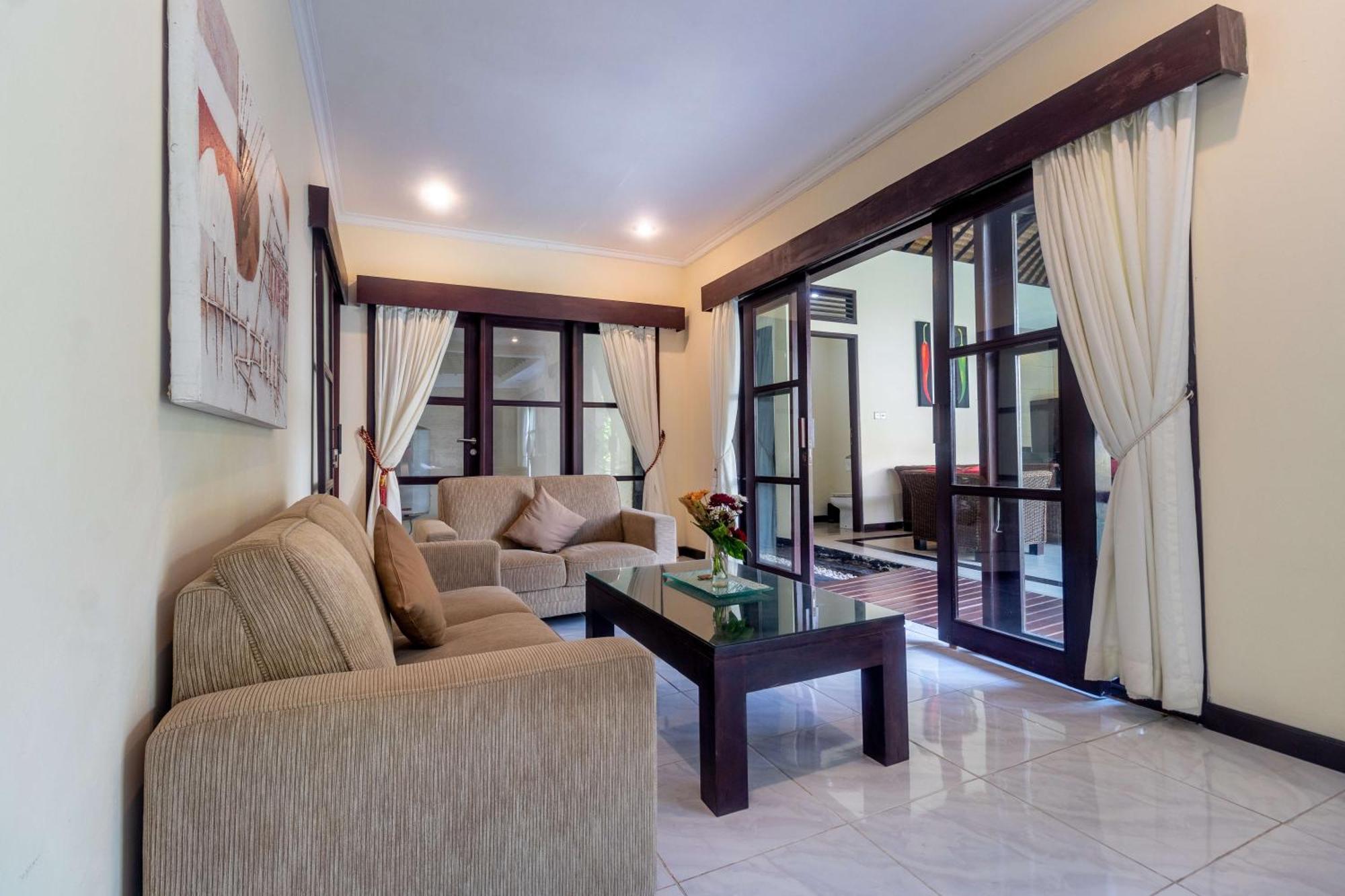 Aleesha Villas&Suites Sanur Esterno foto