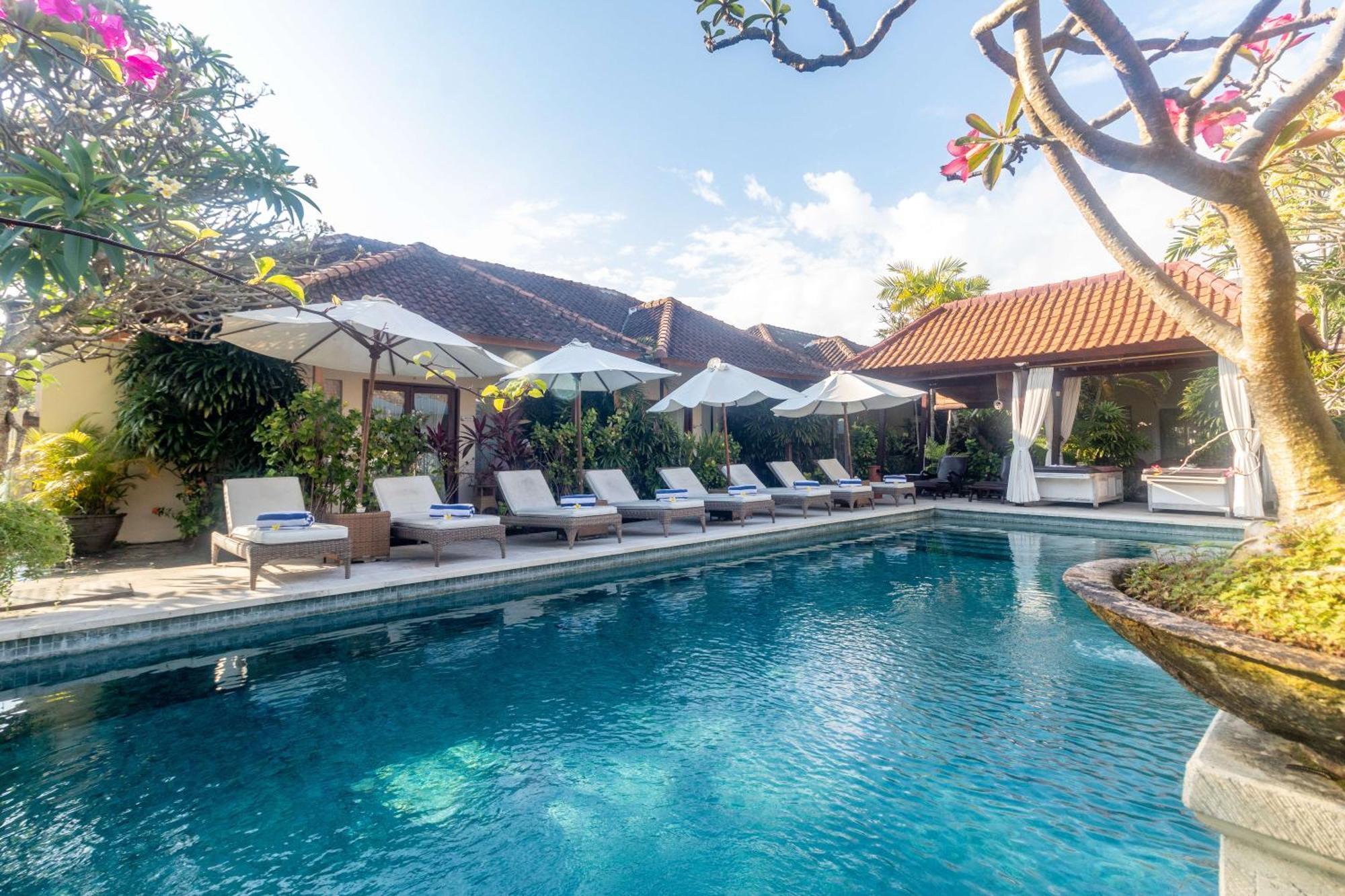 Aleesha Villas&Suites Sanur Esterno foto